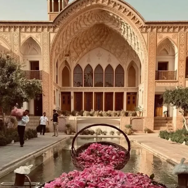 شهر گل و گلاب کاشان و نیاسر 15 اردیبهشت